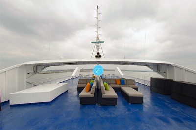 nyc yacht 550 top deck aft